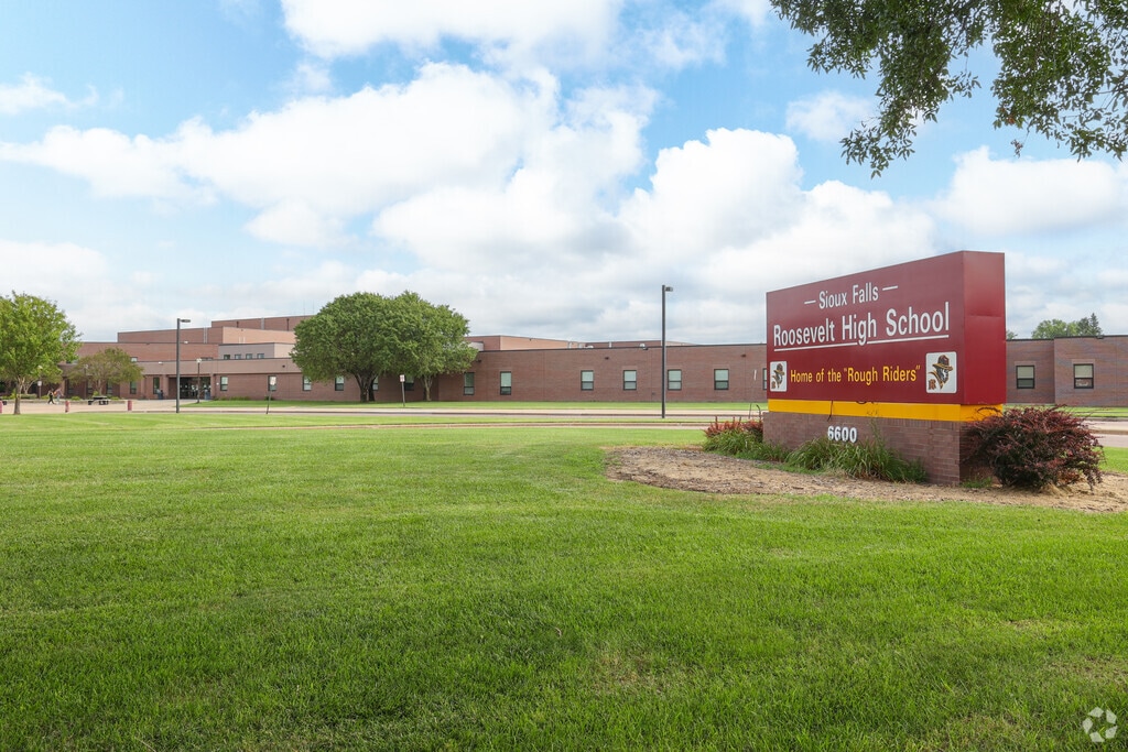 Roosevelt High School serves students in grades 9 through 12.