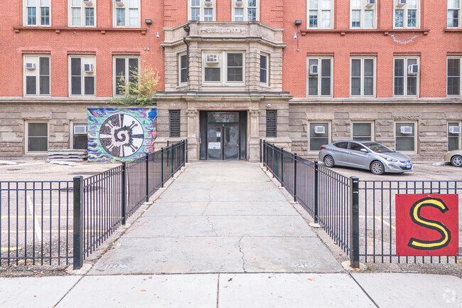 Spry Community Links High School has a student-teacher ratio of 6 to 1.