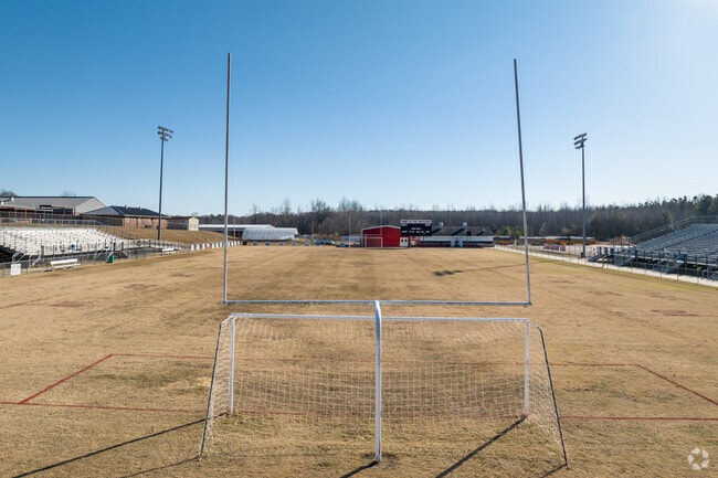 Cheer on the team at Strayhorn High School in Tate County.