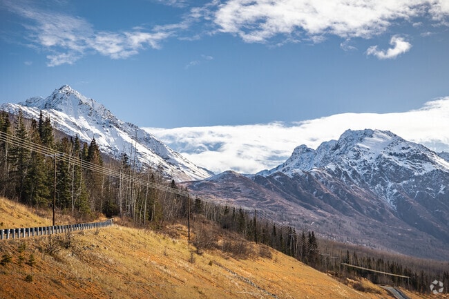 Beautiful views and scenic drives are always close at hand in Eagle River Valley.