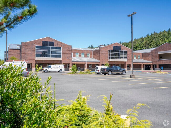 Taft high school is located in Lincoln City.
