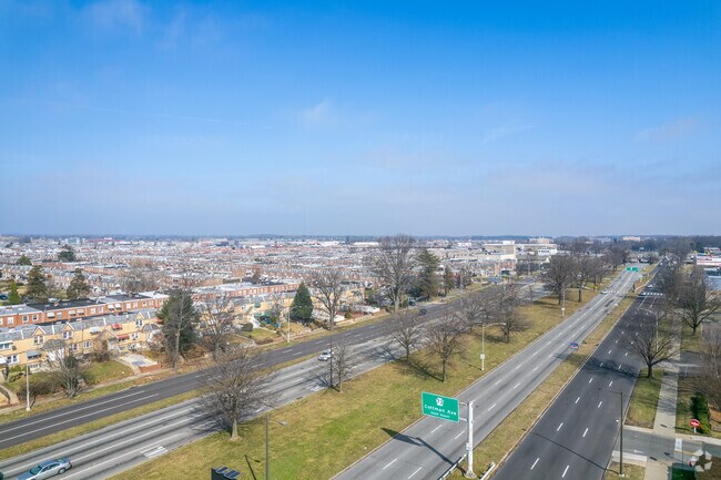 Navigate Rhawnhurst with the bustling Roosevelt Boulevard.
