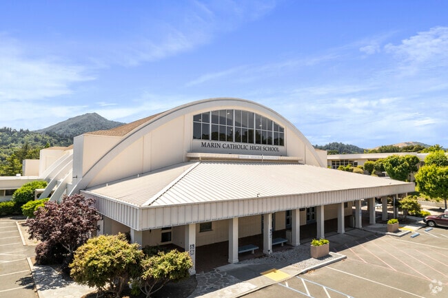 Marin Catholic is another highly rated school in Kentfield.