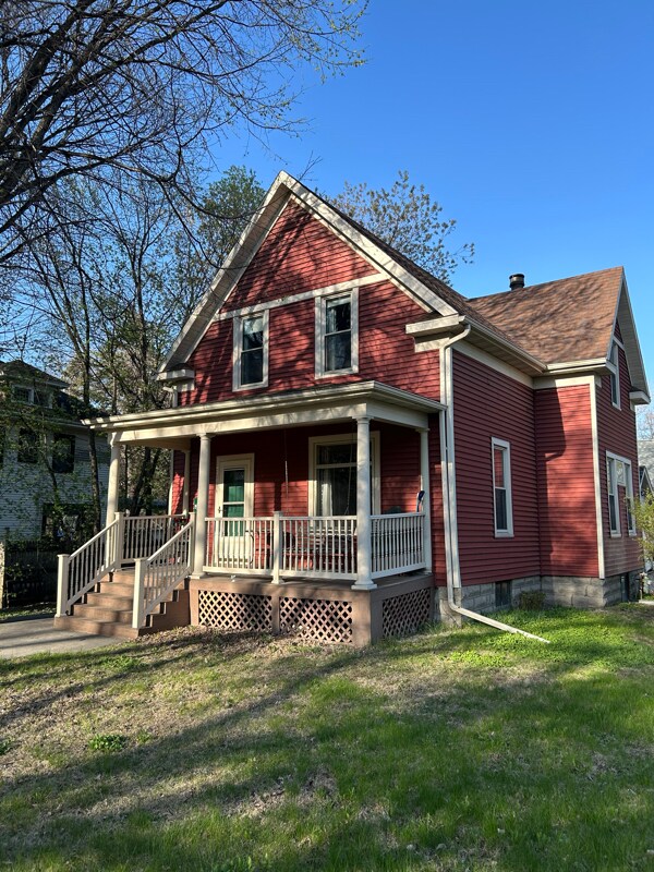 624 5th St S, Moorhead, MN 56560