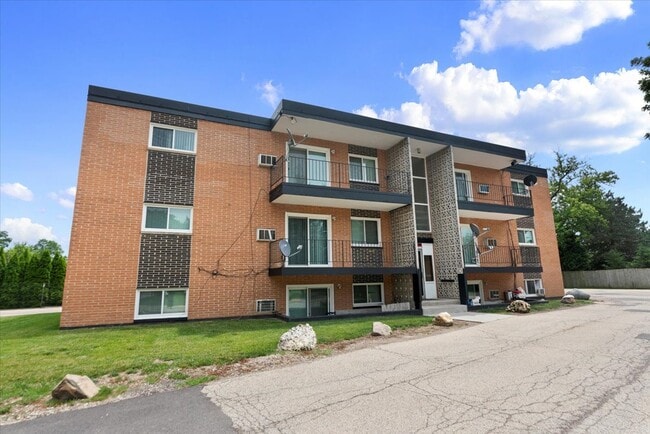 200 Marlene Ct unit 1, Wauconda, IL 60084 - photo 2