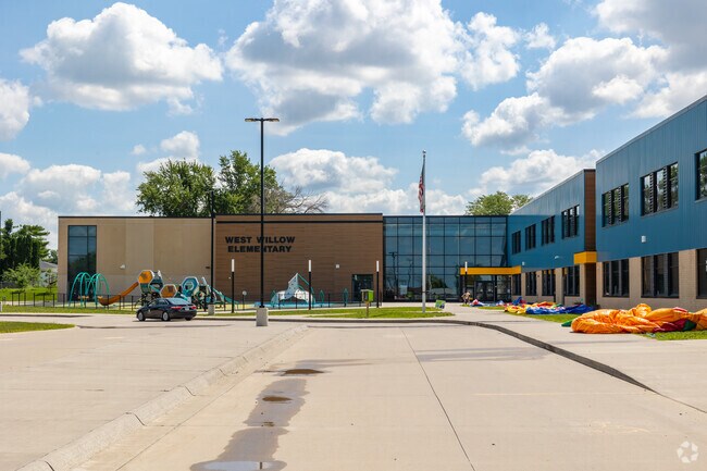 West Willow Elementary School is located on 1st Ave SW.