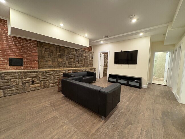 1614 Beacon St unit 1, Brookline, MA 02446 - photo 5