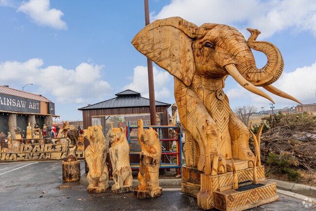 Dahl's Chainsaw Art is an amazing place to buy home decor in Rapid Valley.