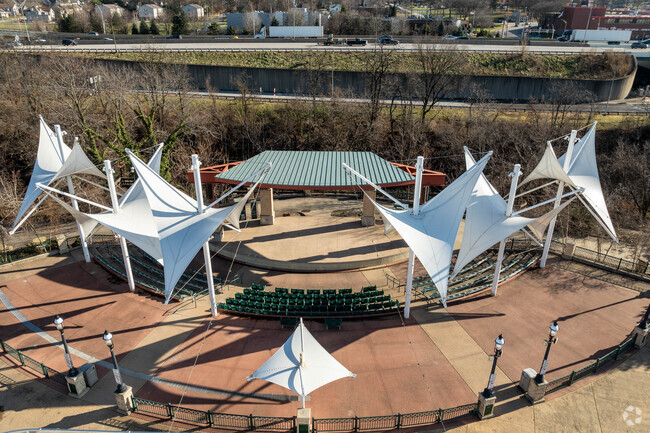 The Cuyahoga Falls Amphitheater features events and live music near the Buckingham Gate neighborhood.