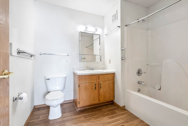 Rolling Meadows Apartments, Waverly, IA 50677 - photo 7