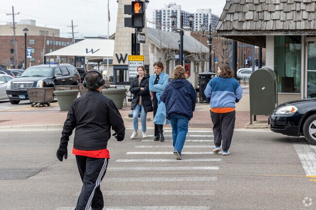 Jewell Road residents can head downtown to stroll past super shops and beautiful boutiques.