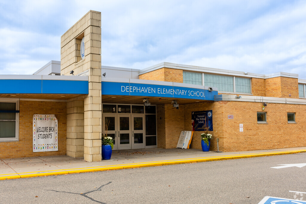 Deephaven Elementary School provides education in the neighborhood of 
Deephaven.