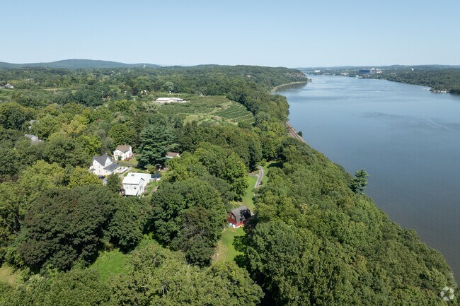The hamlet of Milton is in the northeastern part of the town of Marlborough, NY.