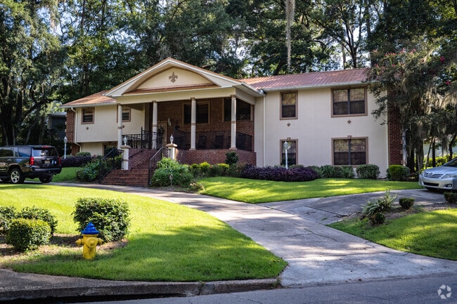 There are a wide variety of homes in Hilaman for residents to choose from.