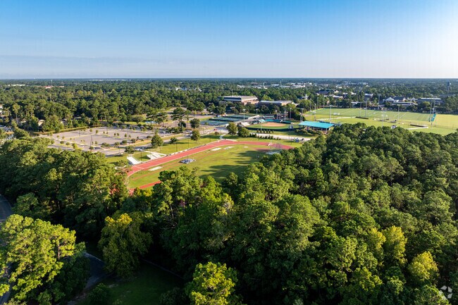 Winter Park residents can easily walk to UNC Wilmingtion.
