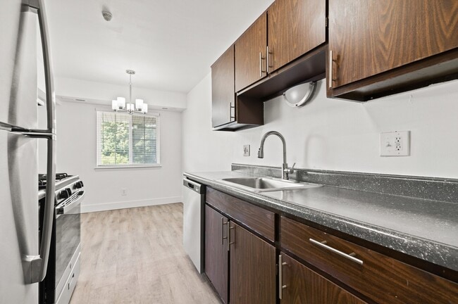 The Cove At Westland - Westland, MI, Westland, MI 48185 - photo 5