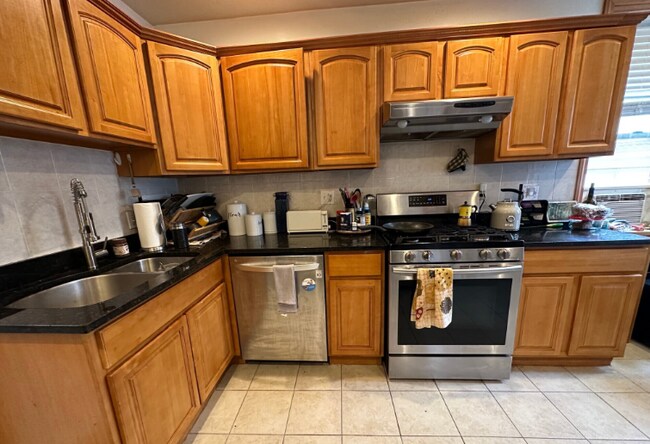 25 Gibbs St, Brookline, MA 02446 - photo 6