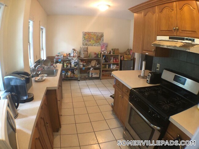 16 Curtis Ave unit 2, Somerville, MA 02144 - photo 4