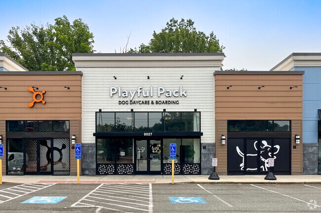 Playful Pack near Farrs Corner offers dog daycare, grooming, and training services.