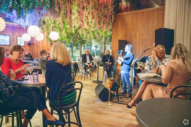 You can spend your evening enjoying food, drinks, and live music at The Select in Mount Vernon Woods.