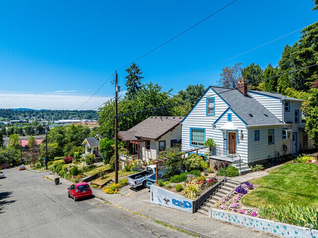 Some cozy homes on a hillside street in the Bigelow Highlands neighborhood.