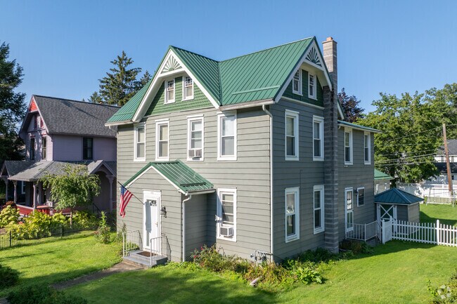Homes dating from the early 1900s have Victorian influences in East End.