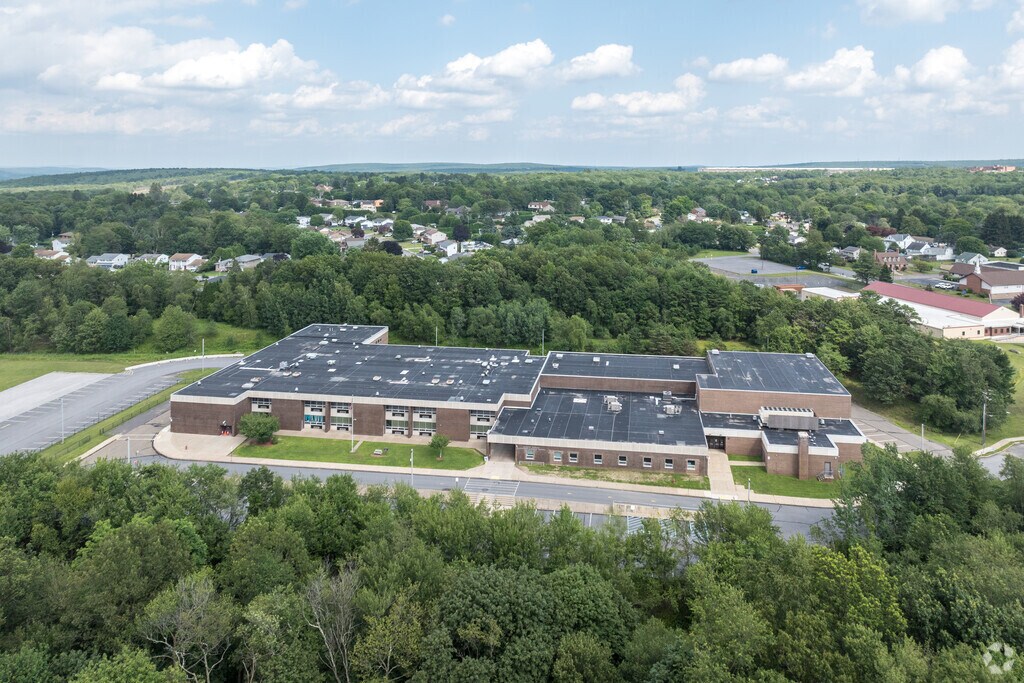 According to state test scores, 9% of Heights Terrace Elementary/Middle School  students are at least proficient in math and 33% in reading.