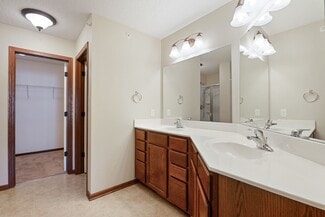 9540 Washington Blvd Unit 3, Chanhassen, MN 55317