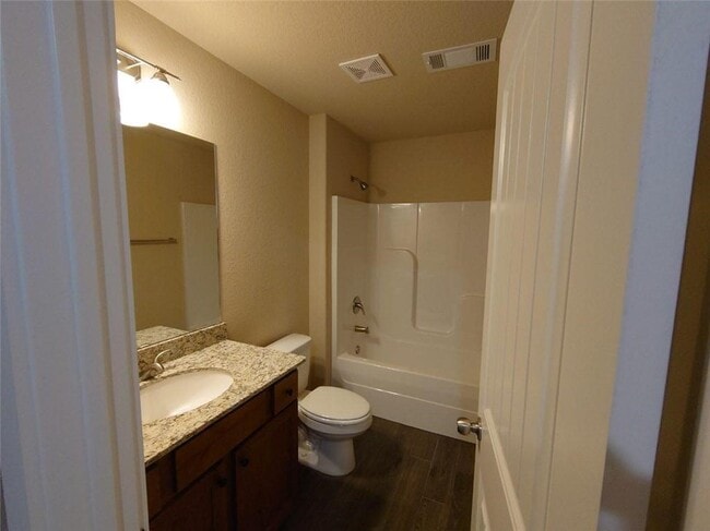 512 Vee St, Centerton, AR 72719 - photo 2