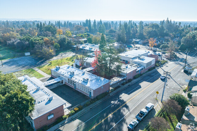 There is easy access to El Sereno High School.