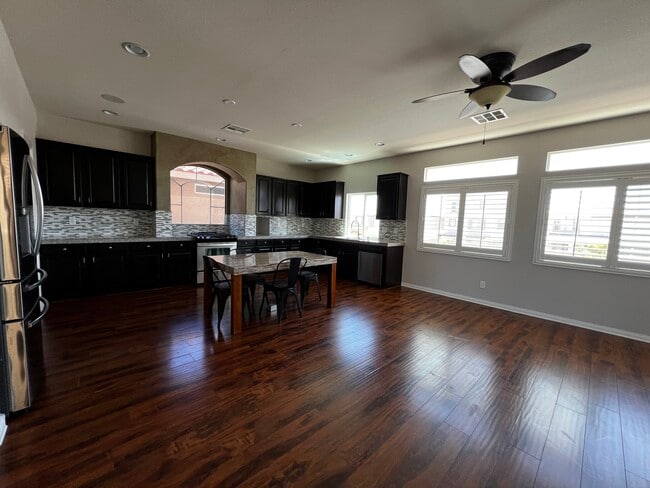 5059 Bonnie Doon Ln, Las Vegas, NV 89141 - photo 3