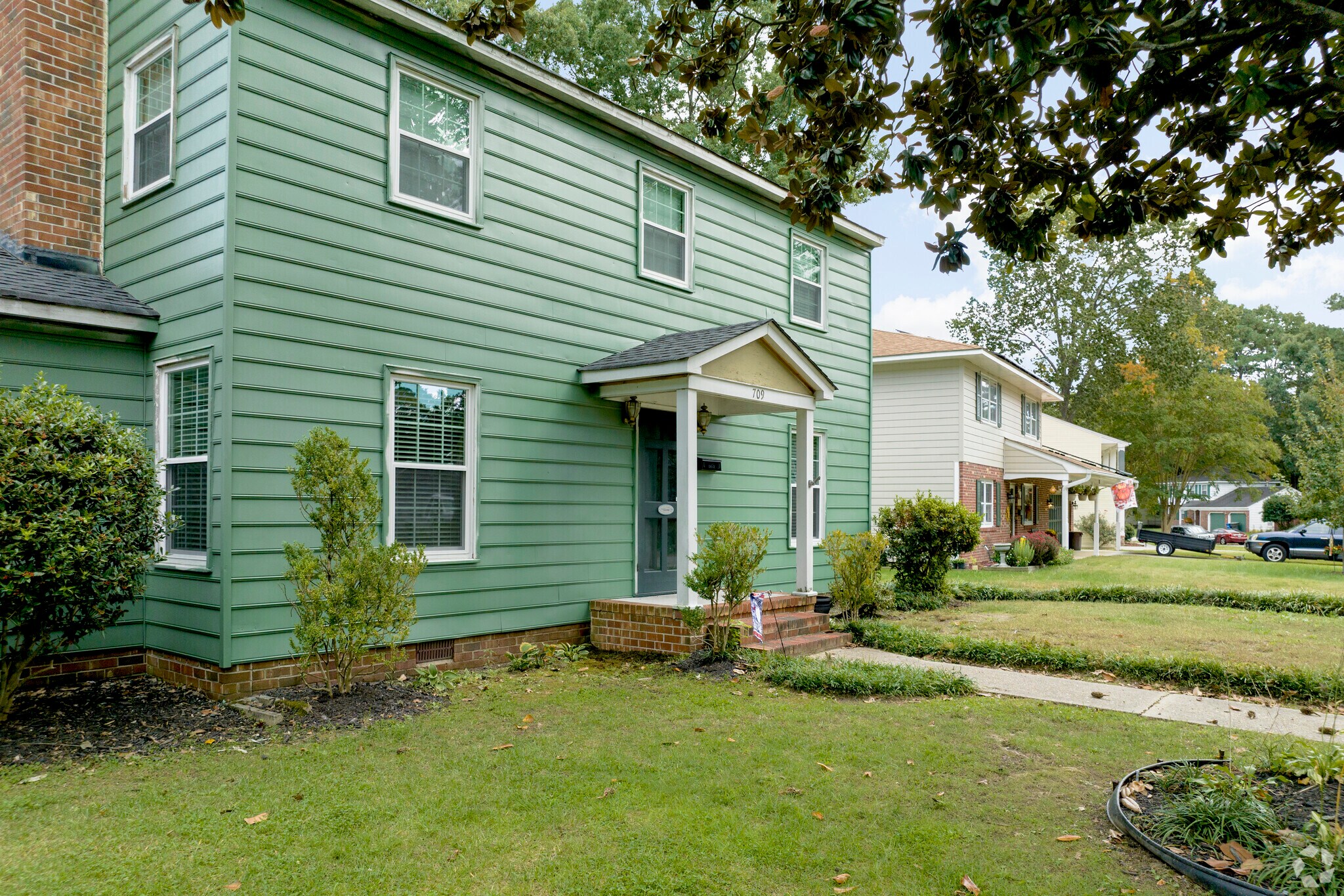 Many older homes have been updated and maintained to the highest standards around Windors.