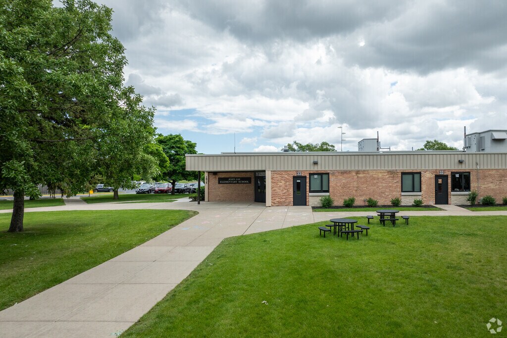 John Jay Elementary School has a student-teacher ratio of 11 to 1.