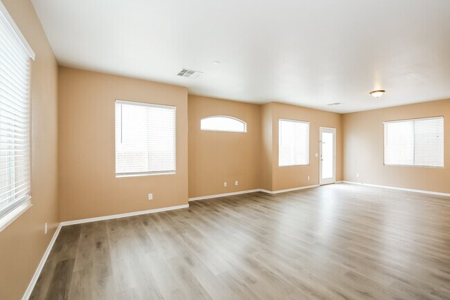 8937 Marmot Ridge Ct, Las Vegas, NV 89149 - photo 4