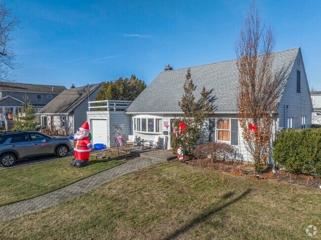 Cape Cod style homes often display Baldwin Harbors historical ties to New England.