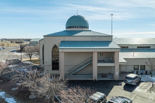 There is a beautiful dome at Annoor Islamic School.
