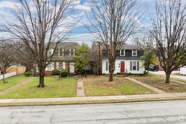 Many of the homes in Bardstown are historical or from the 19th century.
