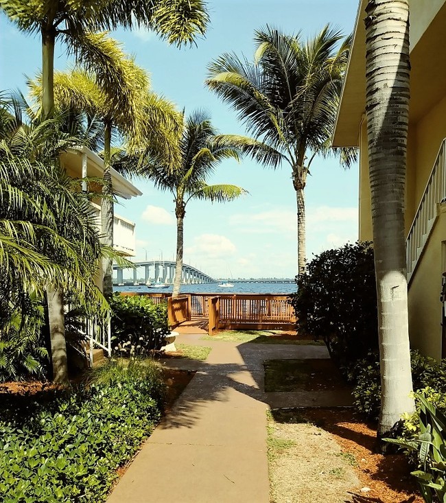 2515 1st St, Fort Myers, FL 33901