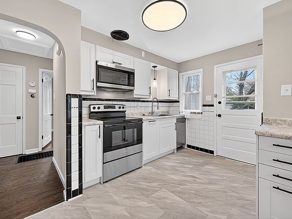 8232 Davenport Dr, Saint Louis, MO 63134 - photo 2