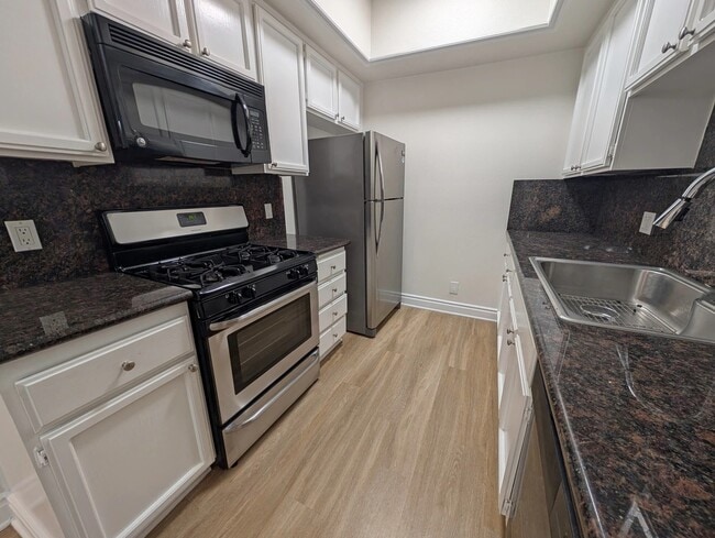 912 Croft Ave unit 102, Los Angeles, CA 90069 - photo 7