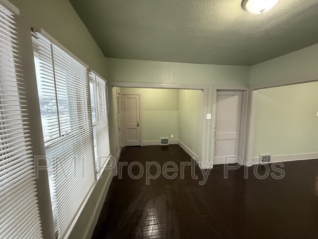 2481 W Locust St, Milwaukee, WI 53206 - photo 7