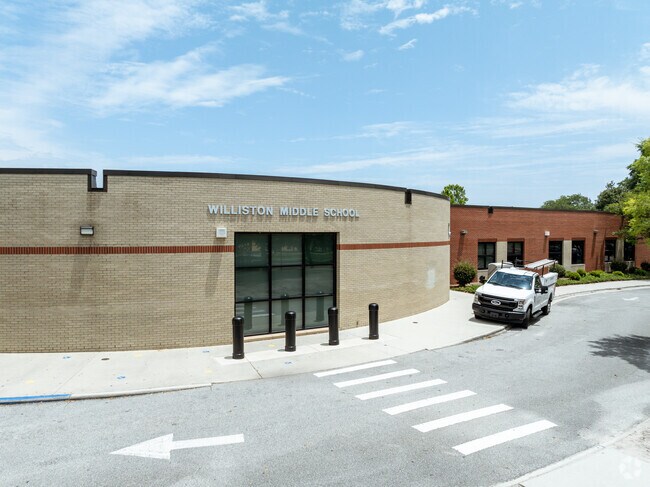 The student population of Williston Middle School is 698 and the school serves 6-8.