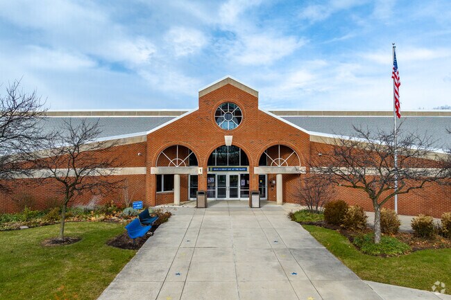 Slate Hill Elementary School near Park Club serves the children in grades pre-K and K-5.