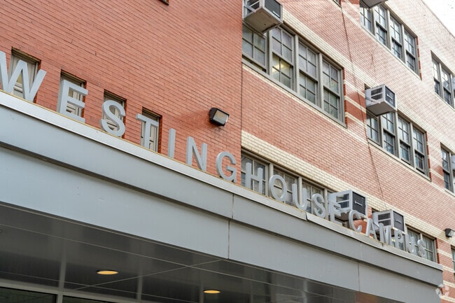 PS 915 challenges and encourages children to learn.