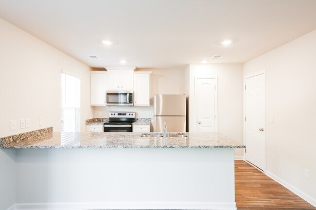 2135 Southlea Dr, Inman, SC 29349 - photo 5