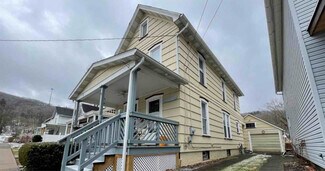 512 14th St, Franklin, PA 16323