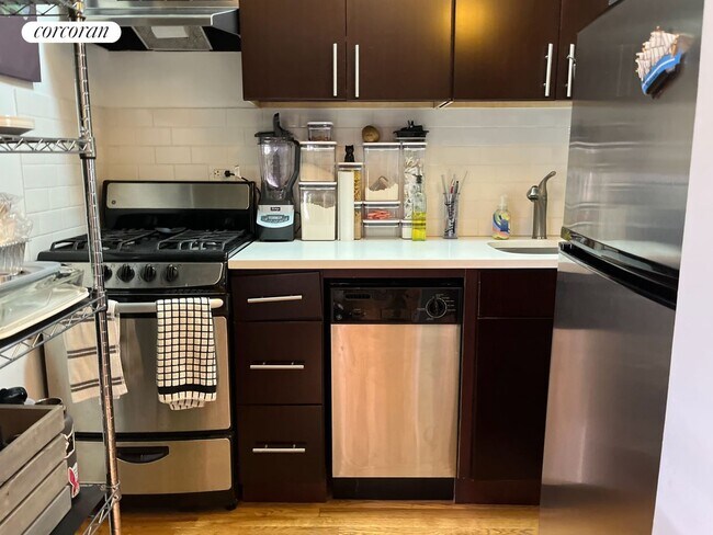 200 E 28th St, New York, NY 10016 - photo 5