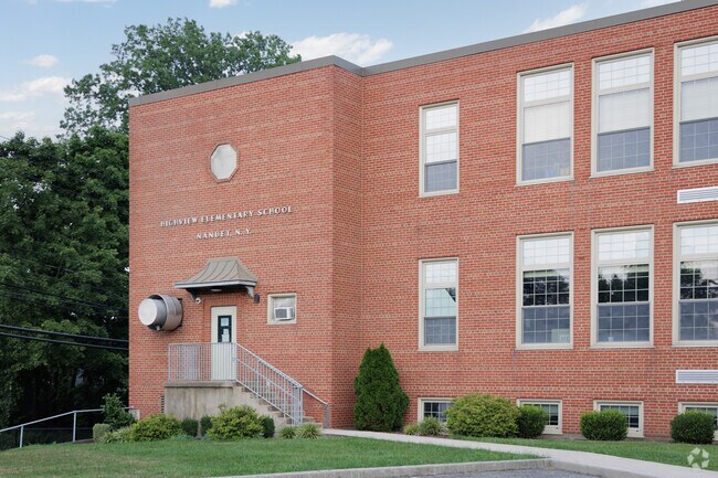 Highview Elementary School receives an overall grade of A from Niche.