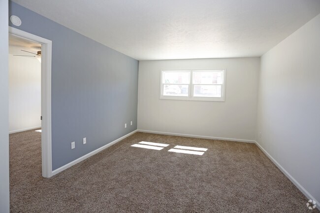 Pinecrest Apartments, Normal, IL 61761 - photo 3