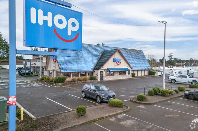 Have a delicious breakfast at the IHOP in the Cedar Heights neighborhood.